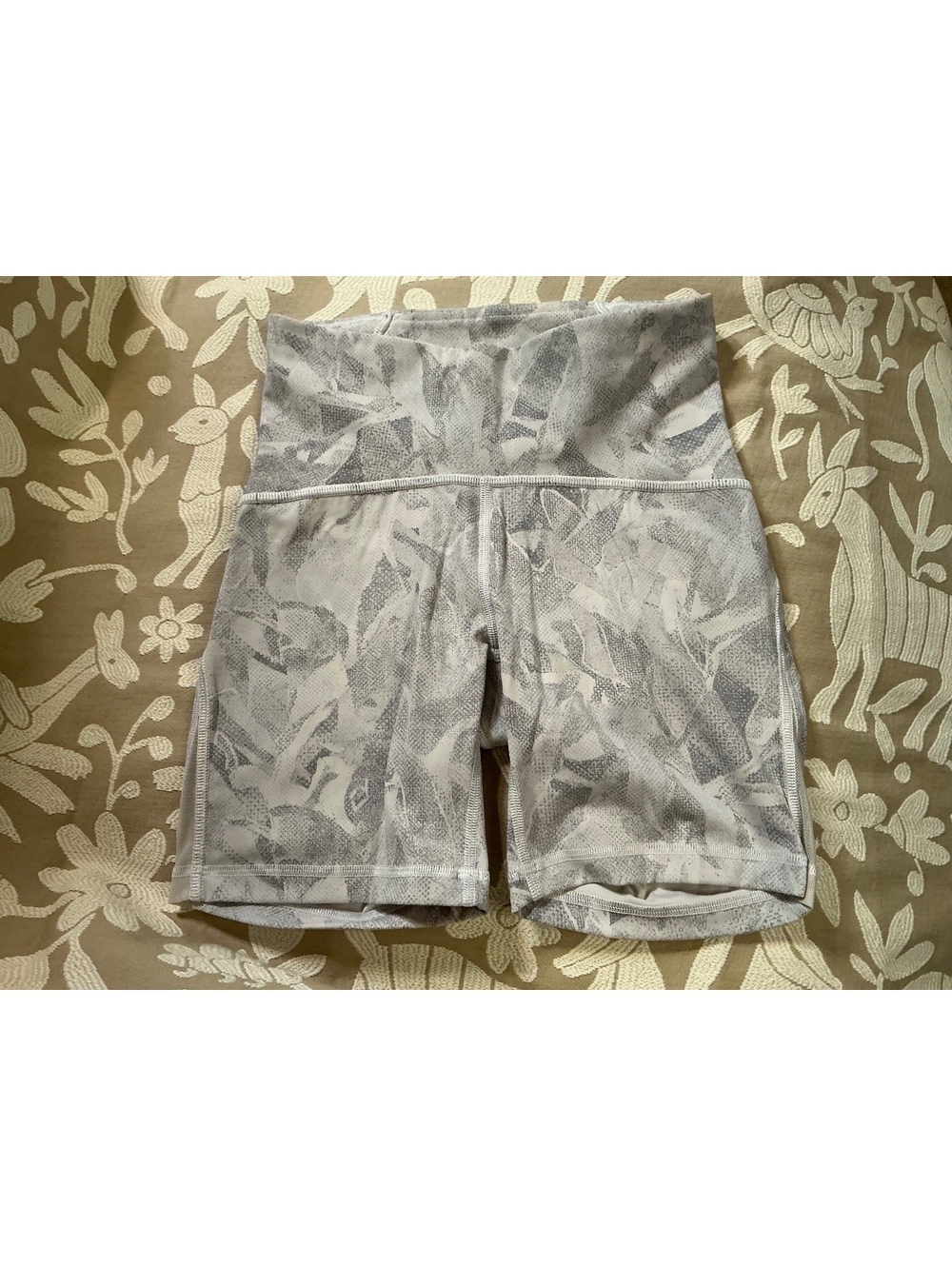 Lululemon 6” Train Times Shorts Sz 4